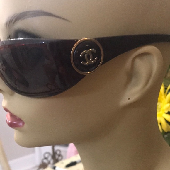 CHANEL Dark Brown Tortoise Shell Sunglasses for Women - Picture 1 of 9